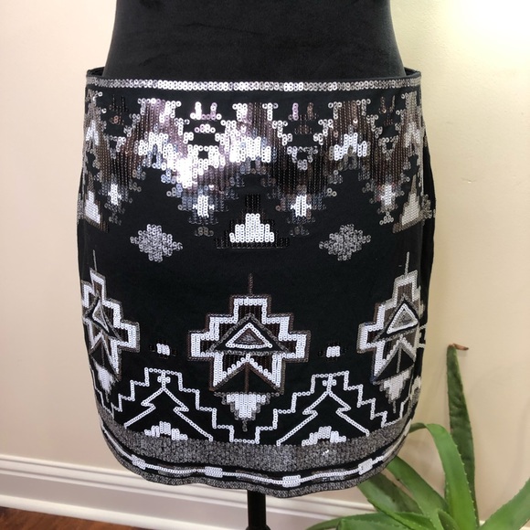 Express Silver Gray Black Sequin Embellished Aztec Mini Skirt Medium - Picture 7 of 8
